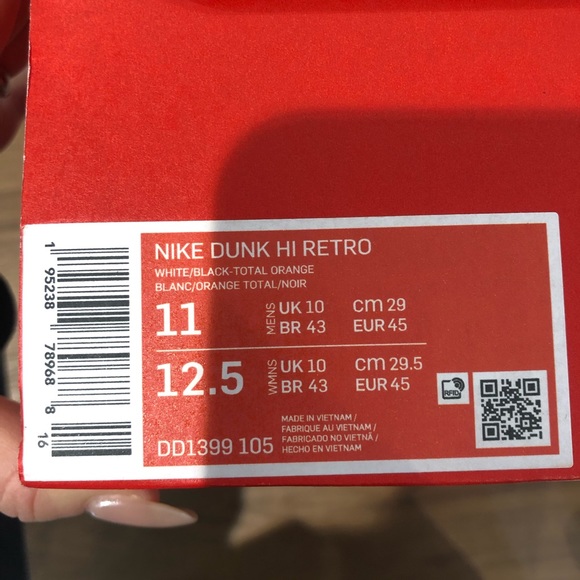 BRAND NEW, AUTHENTIC Nike High Top Dunks, size 11 men’s - Picture 8 of 10